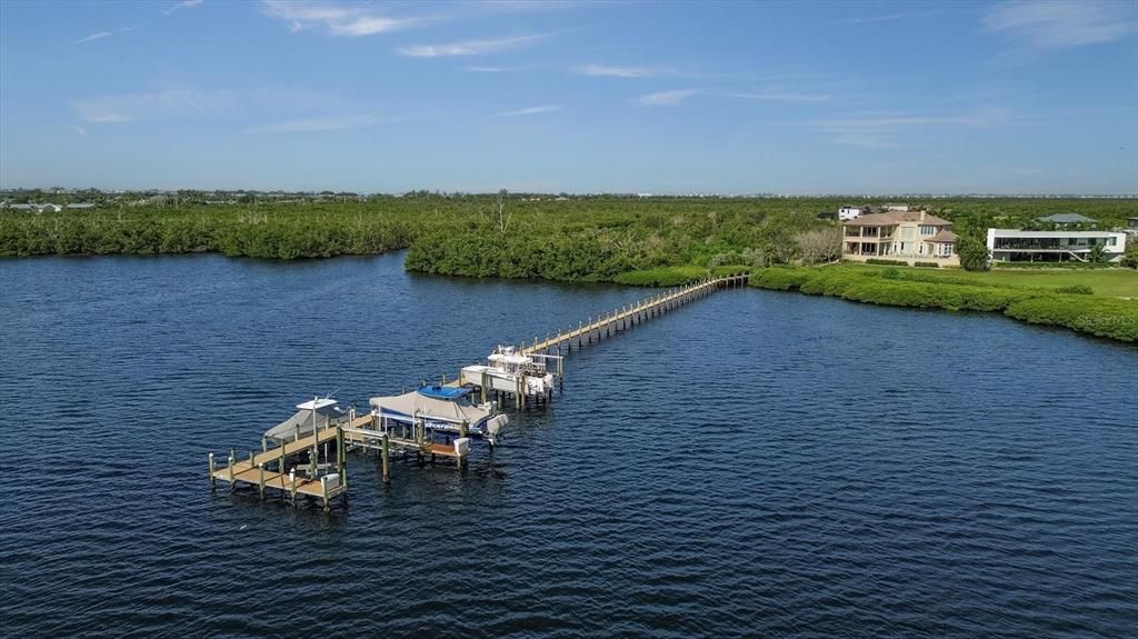 На продажу: $985,000 (0.27 acres)