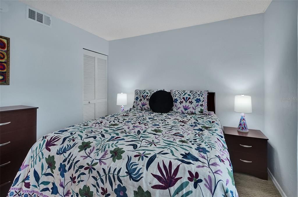 待售: $247,000 (2 贝兹, 2 浴室, 873 平方英尺)