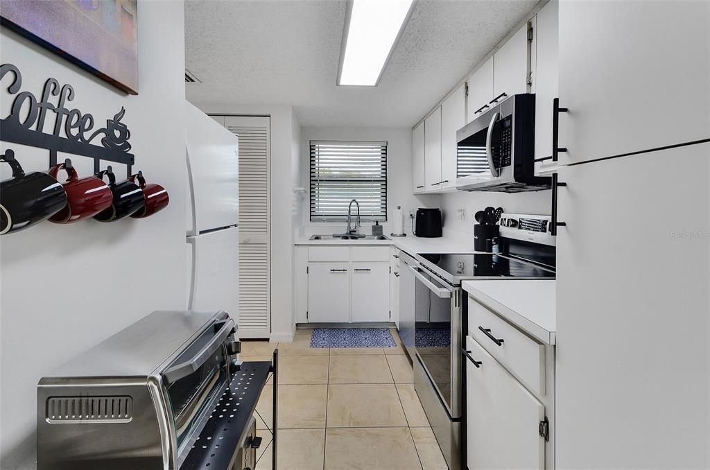 待售: $247,000 (2 贝兹, 2 浴室, 873 平方英尺)