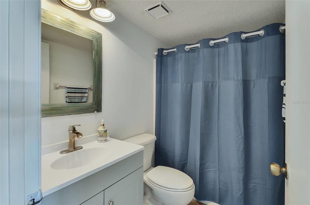 待售: $247,000 (2 贝兹, 2 浴室, 873 平方英尺)