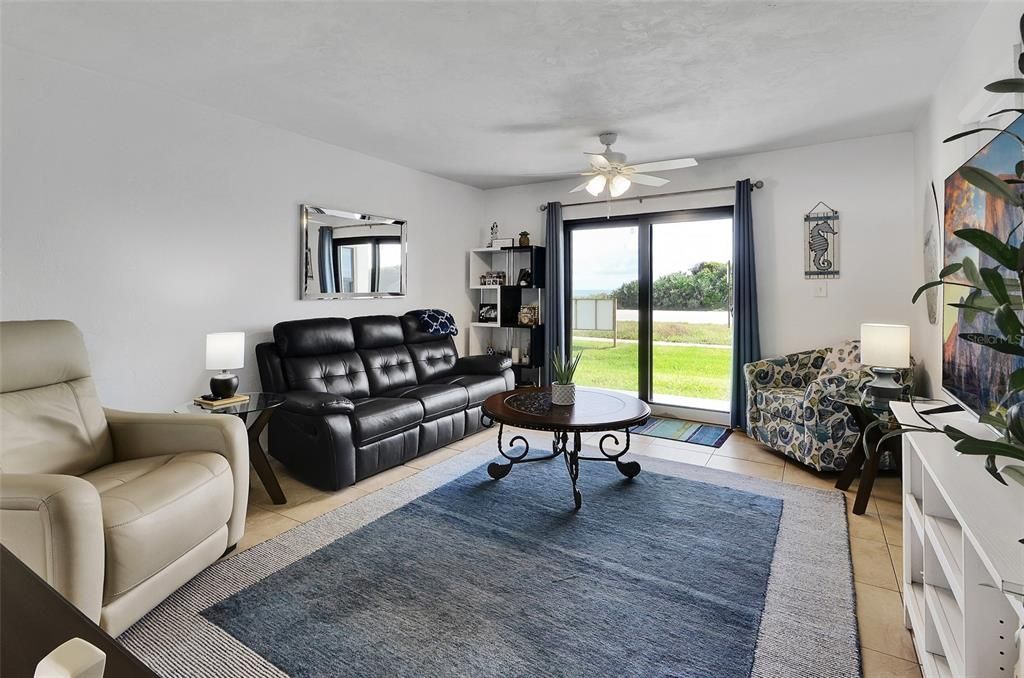 待售: $247,000 (2 贝兹, 2 浴室, 873 平方英尺)