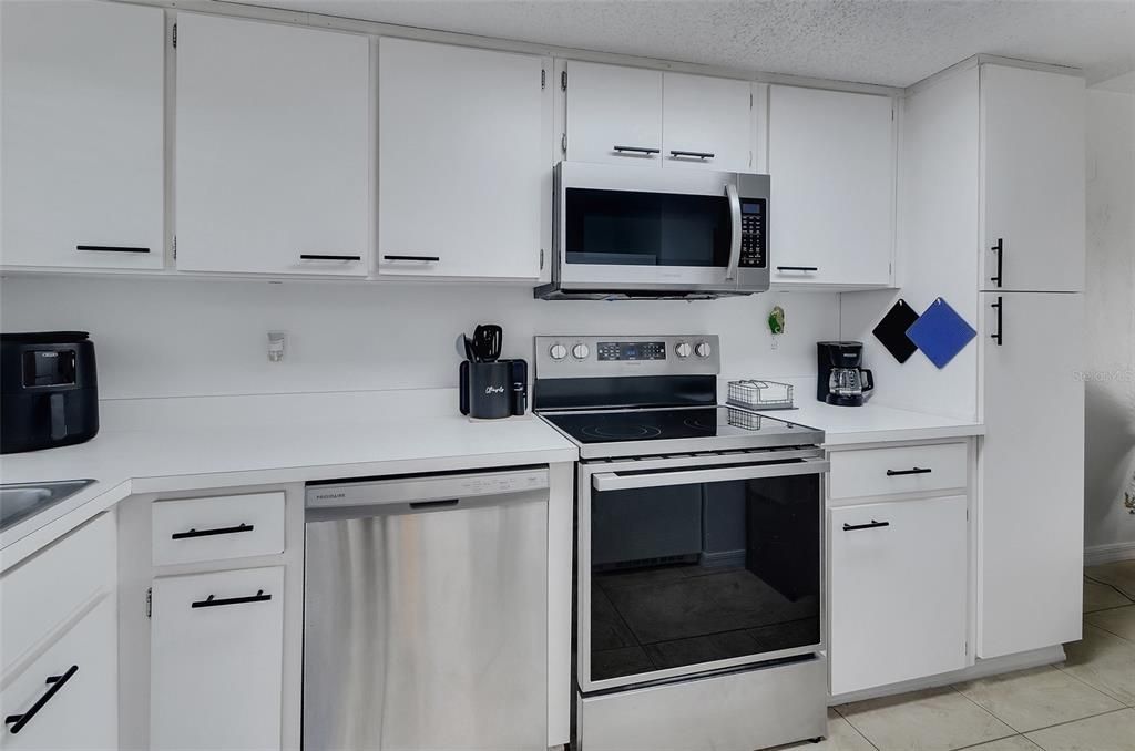 待售: $247,000 (2 贝兹, 2 浴室, 873 平方英尺)