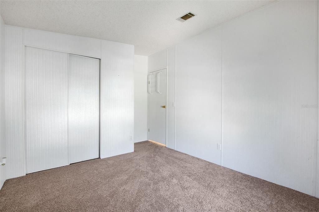 Active With Contract: $194,000 (3 beds, 2 baths, 1568 Square Feet)