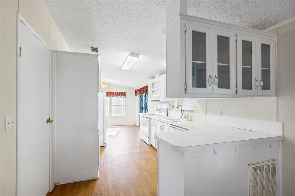 Active With Contract: $194,000 (3 beds, 2 baths, 1568 Square Feet)