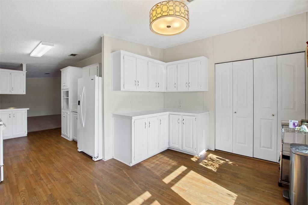 Active With Contract: $194,000 (3 beds, 2 baths, 1568 Square Feet)