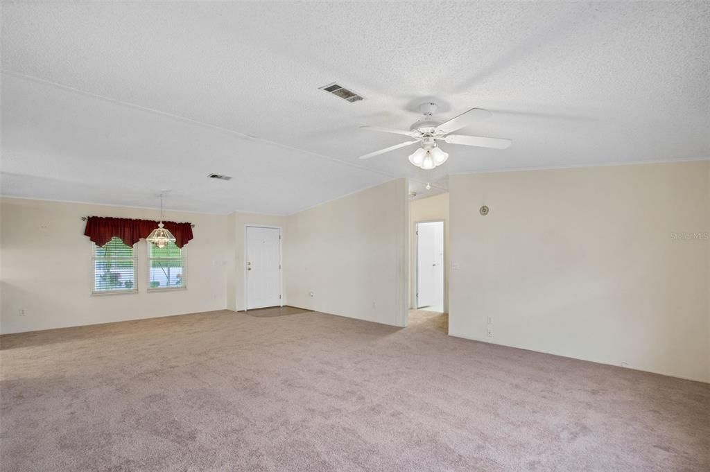 Active With Contract: $194,000 (3 beds, 2 baths, 1568 Square Feet)