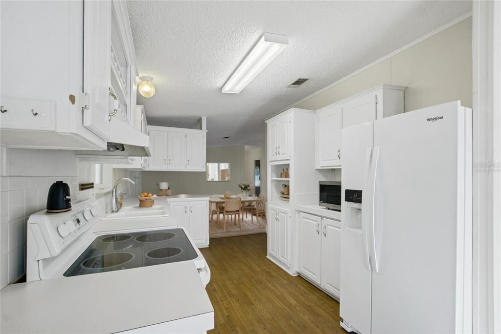 Active With Contract: $194,000 (3 beds, 2 baths, 1568 Square Feet)