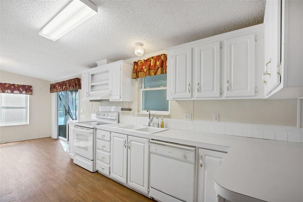 Active With Contract: $194,000 (3 beds, 2 baths, 1568 Square Feet)