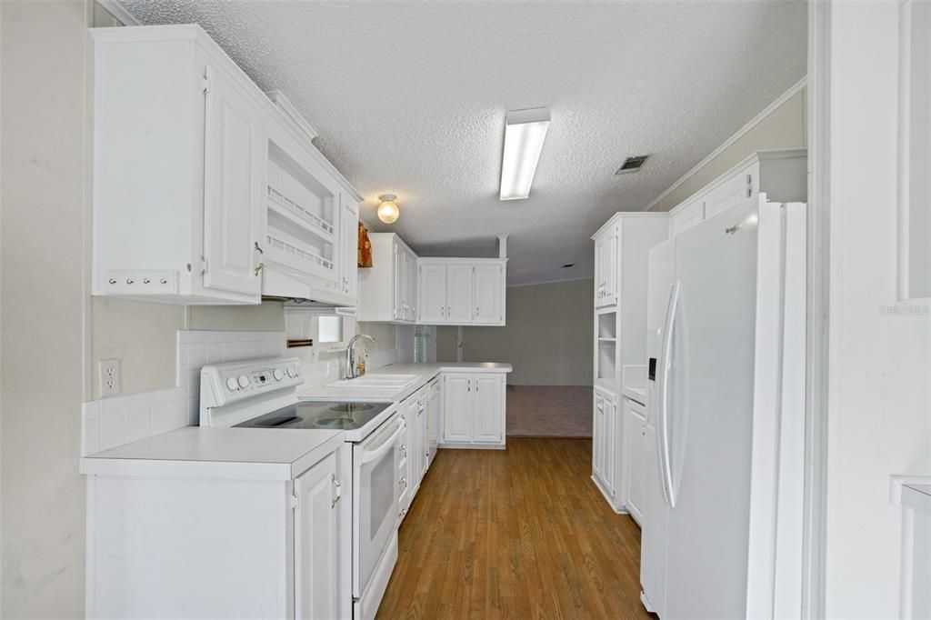 Active With Contract: $194,000 (3 beds, 2 baths, 1568 Square Feet)