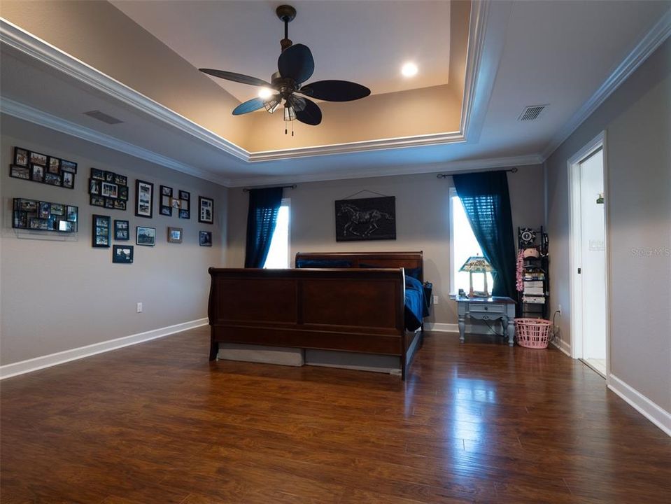 For Sale: $1,595,000 (5 beds, 3 baths, 4044 Square Feet)