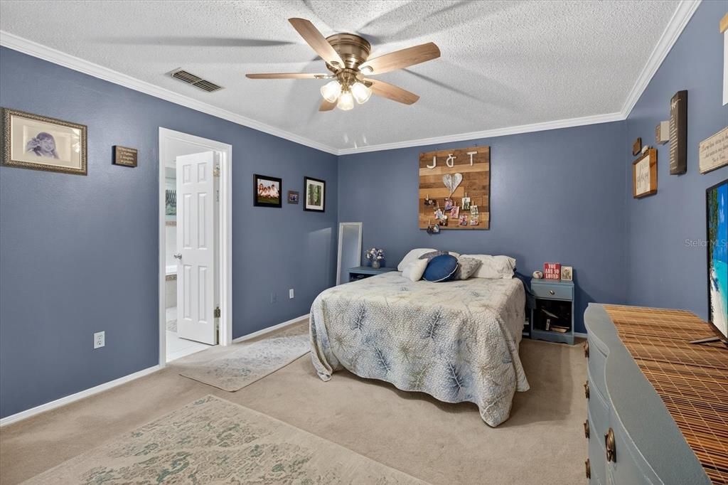 Activo con contrato: $449,000 (3 camas, 2 baños, 1848 Pies cuadrados)