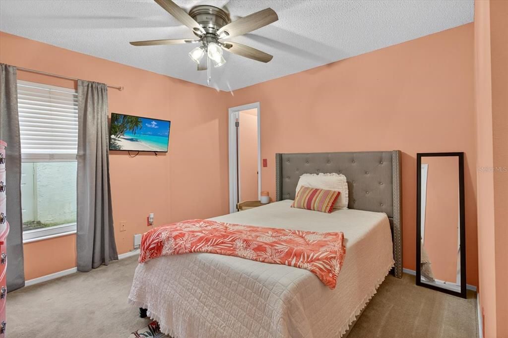 Activo con contrato: $449,000 (3 camas, 2 baños, 1848 Pies cuadrados)