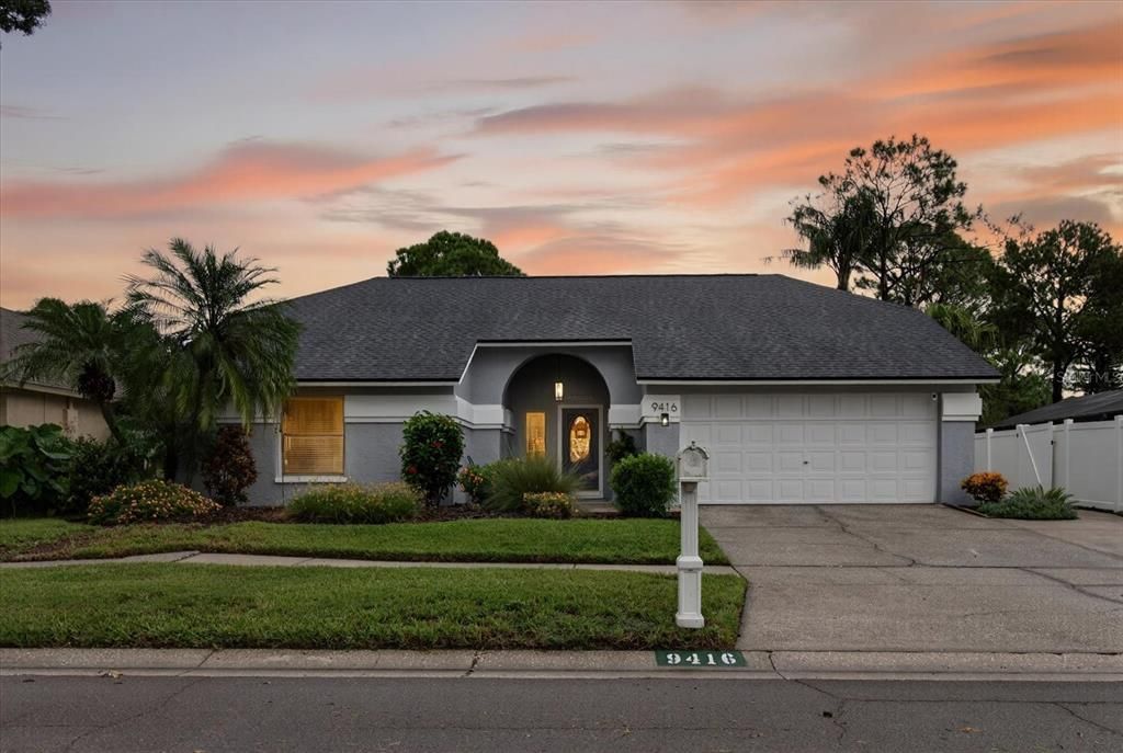 Activo con contrato: $449,000 (3 camas, 2 baños, 1848 Pies cuadrados)