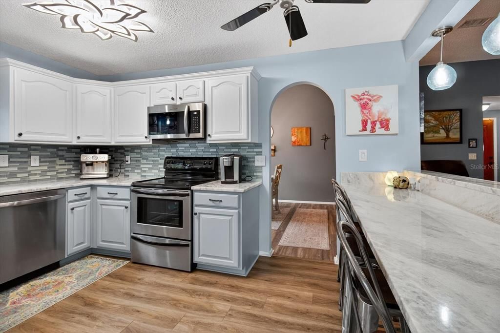 Activo con contrato: $449,000 (3 camas, 2 baños, 1848 Pies cuadrados)