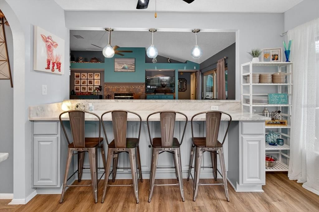 Activo con contrato: $449,000 (3 camas, 2 baños, 1848 Pies cuadrados)