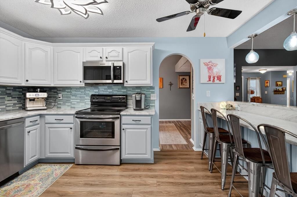 Activo con contrato: $449,000 (3 camas, 2 baños, 1848 Pies cuadrados)