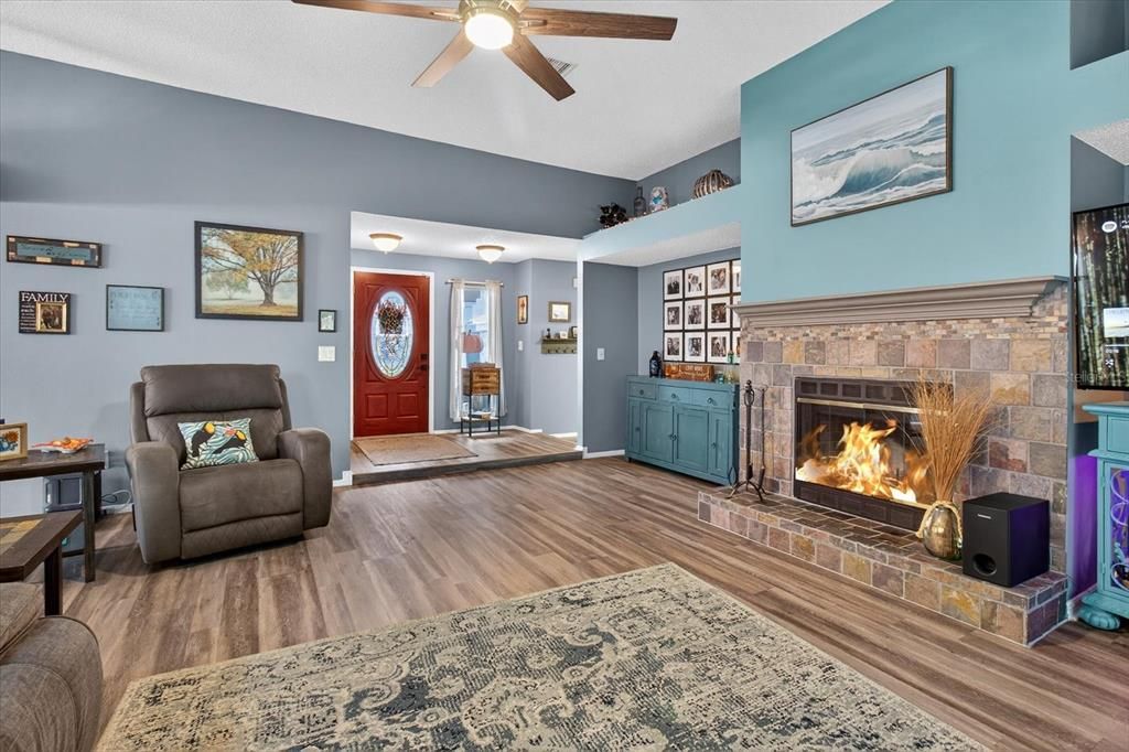 Activo con contrato: $449,000 (3 camas, 2 baños, 1848 Pies cuadrados)