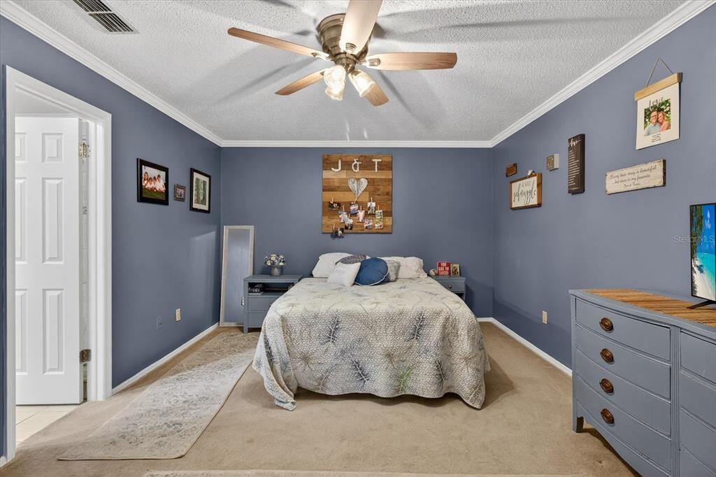 Activo con contrato: $449,000 (3 camas, 2 baños, 1848 Pies cuadrados)