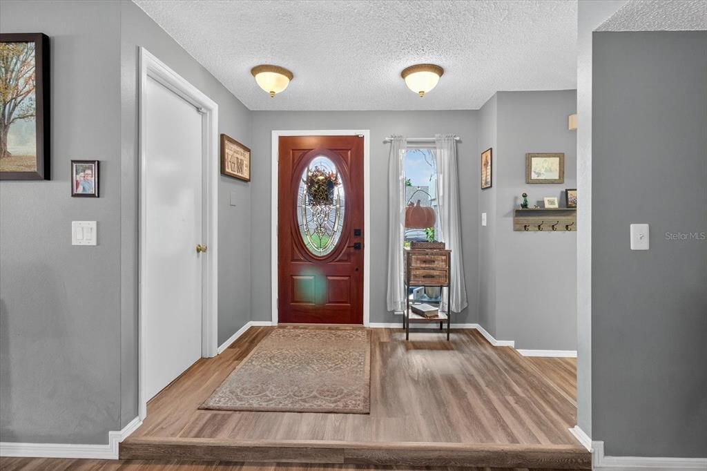 Activo con contrato: $449,000 (3 camas, 2 baños, 1848 Pies cuadrados)