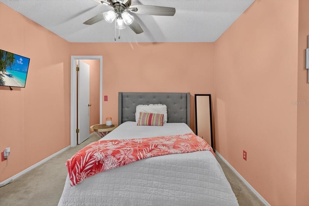 Activo con contrato: $449,000 (3 camas, 2 baños, 1848 Pies cuadrados)