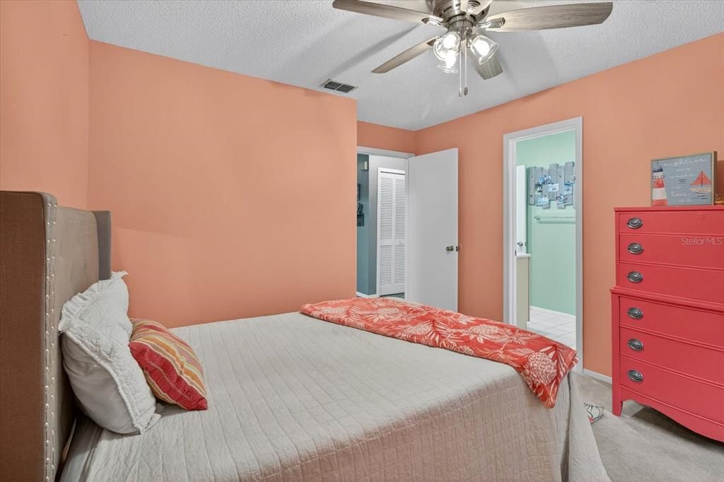 Activo con contrato: $449,000 (3 camas, 2 baños, 1848 Pies cuadrados)