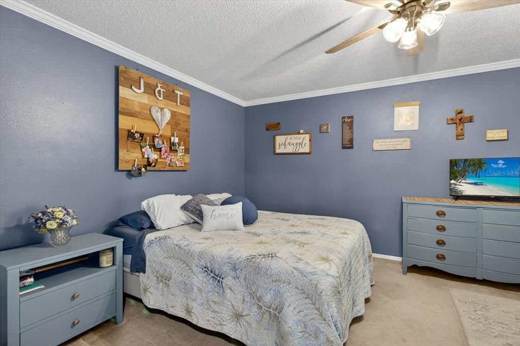 Activo con contrato: $449,000 (3 camas, 2 baños, 1848 Pies cuadrados)