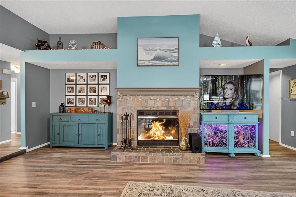 Activo con contrato: $449,000 (3 camas, 2 baños, 1848 Pies cuadrados)