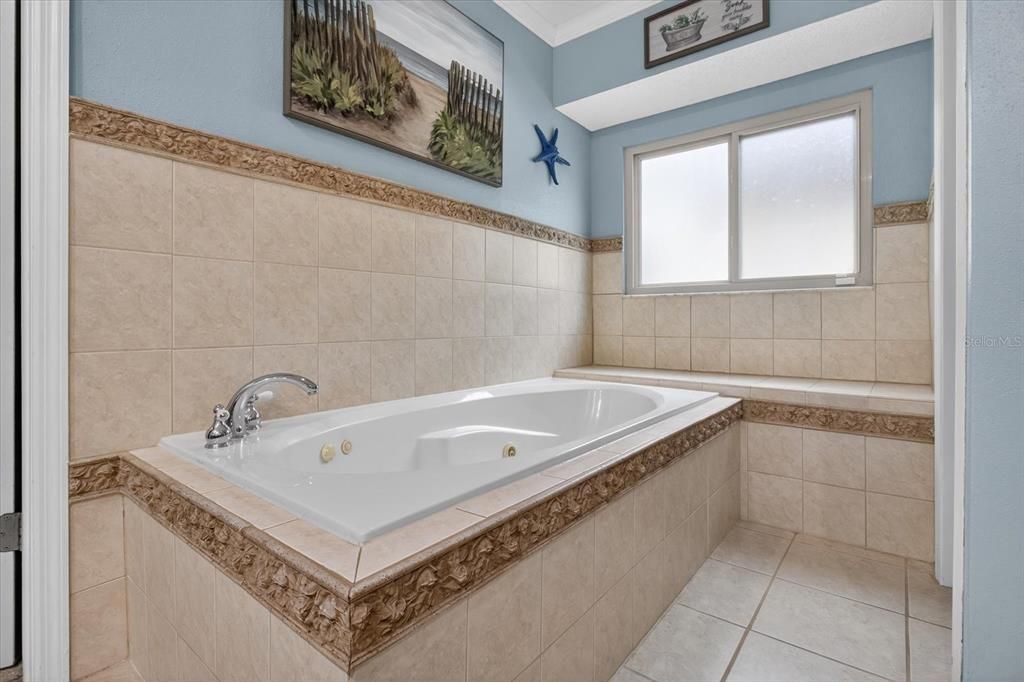 Activo con contrato: $449,000 (3 camas, 2 baños, 1848 Pies cuadrados)