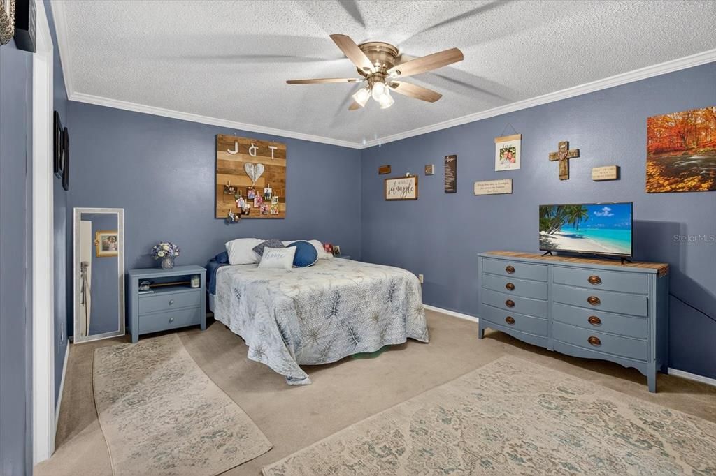 Activo con contrato: $449,000 (3 camas, 2 baños, 1848 Pies cuadrados)