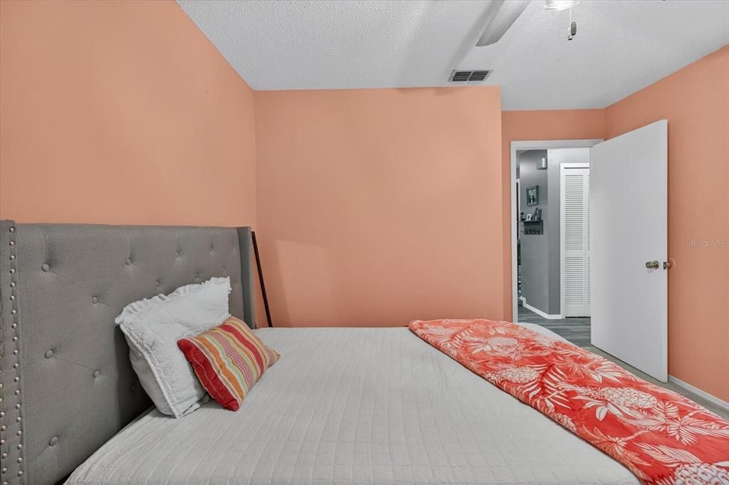 Activo con contrato: $449,000 (3 camas, 2 baños, 1848 Pies cuadrados)