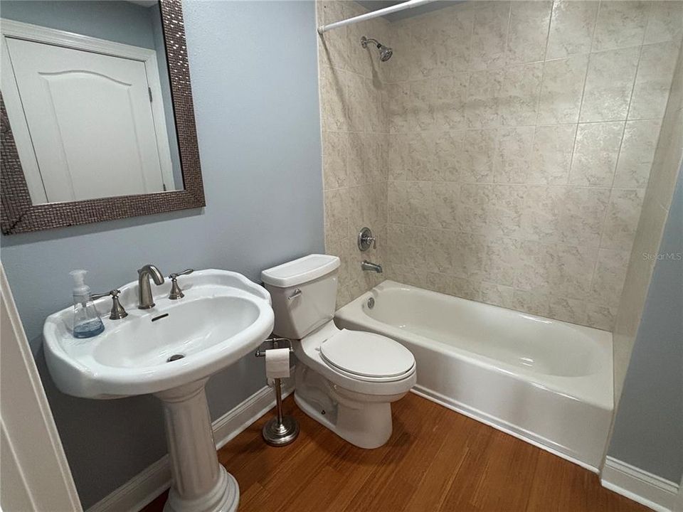 出租: $4,995 (3 贝兹, 3 浴室, 2041 平方英尺)