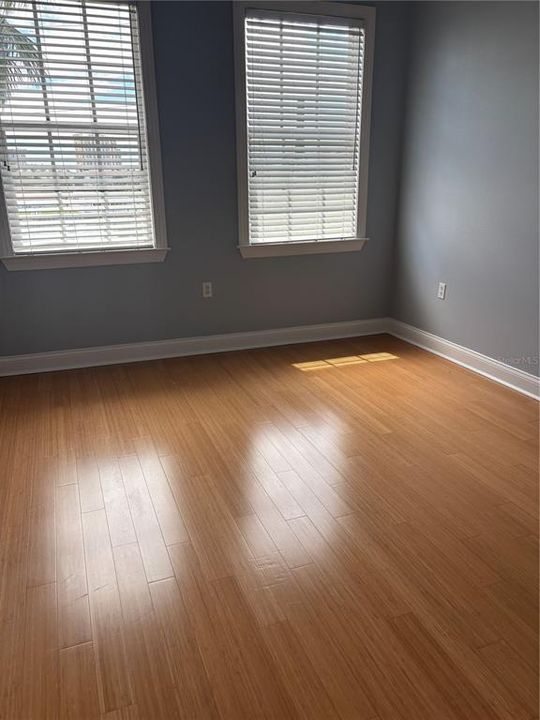 出租: $4,995 (3 贝兹, 3 浴室, 2041 平方英尺)