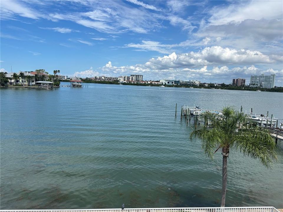 出租: $4,995 (3 贝兹, 3 浴室, 2041 平方英尺)