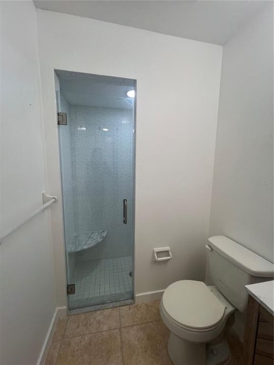 合同活跃: $1,800 (3 贝兹, 2 浴室, 1385 平方英尺)