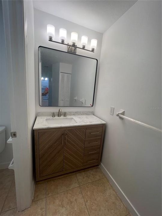 合同活跃: $1,800 (3 贝兹, 2 浴室, 1385 平方英尺)