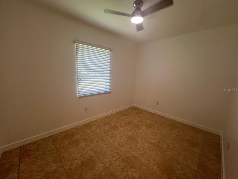 合同活跃: $1,800 (3 贝兹, 2 浴室, 1385 平方英尺)