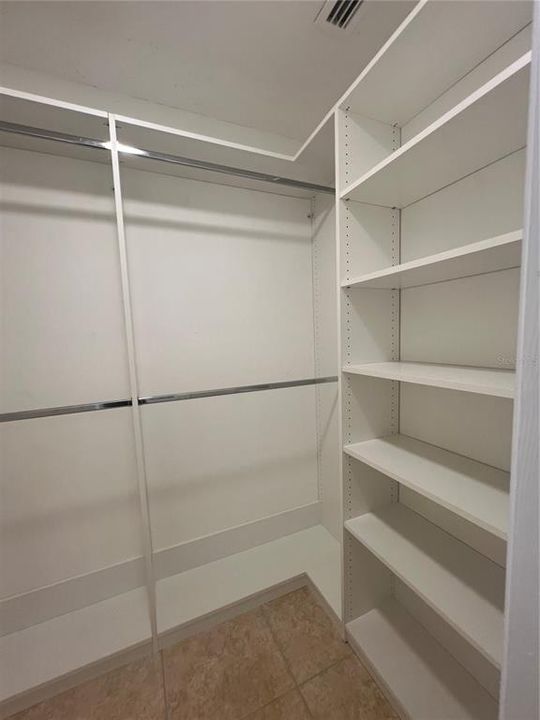 合同活跃: $1,800 (3 贝兹, 2 浴室, 1385 平方英尺)