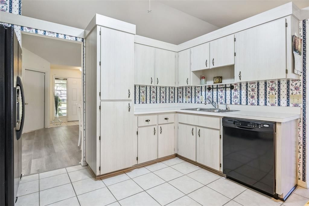 Active With Contract: $280,000 (3 beds, 2 baths, 1396 Square Feet)