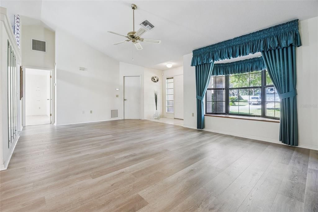 Active With Contract: $280,000 (3 beds, 2 baths, 1396 Square Feet)