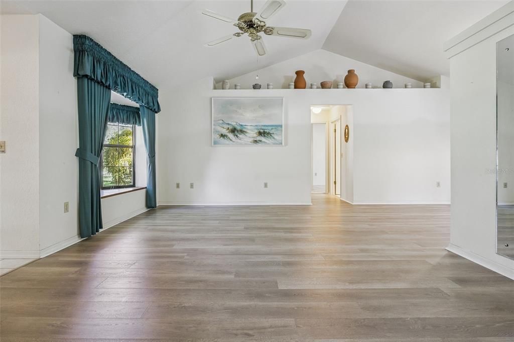 Active With Contract: $280,000 (3 beds, 2 baths, 1396 Square Feet)