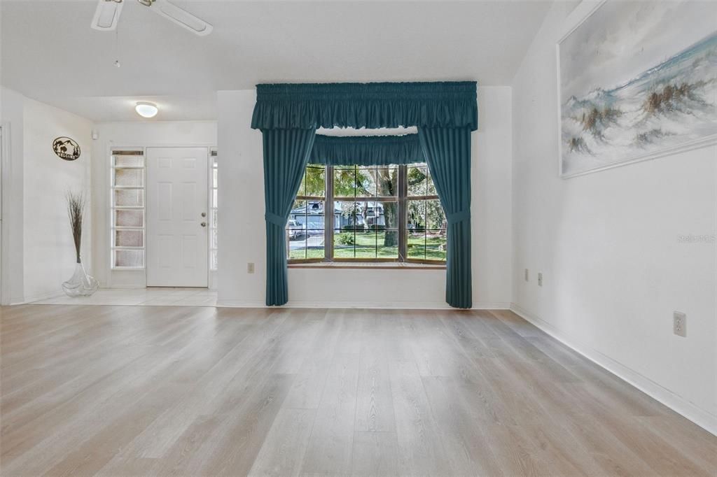 Active With Contract: $280,000 (3 beds, 2 baths, 1396 Square Feet)