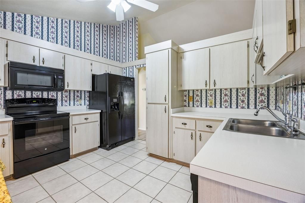 Active With Contract: $280,000 (3 beds, 2 baths, 1396 Square Feet)