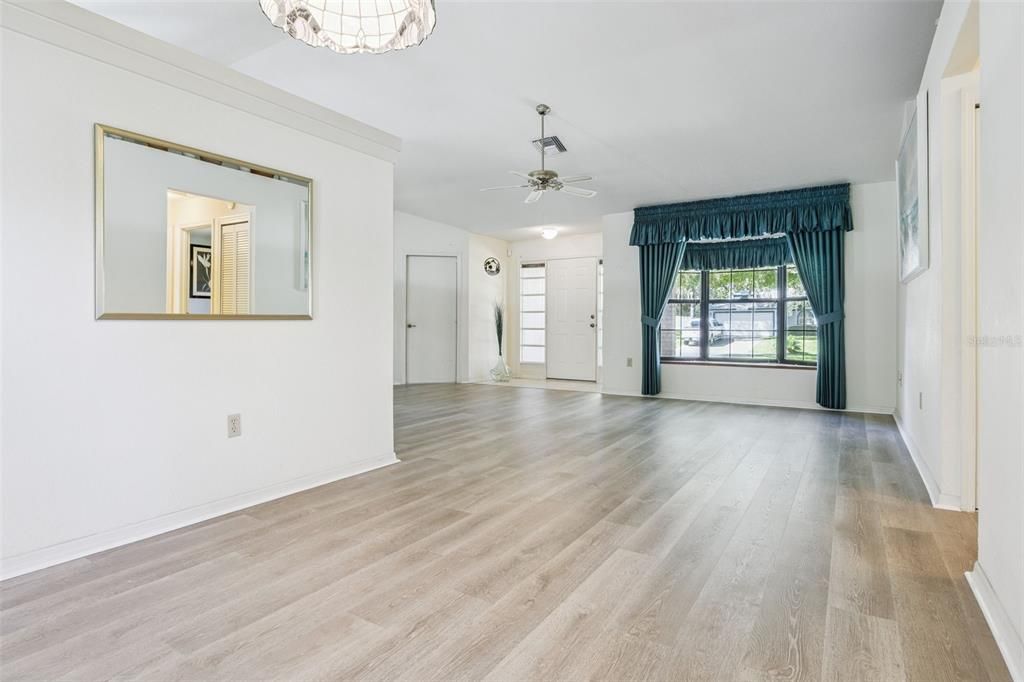 Active With Contract: $280,000 (3 beds, 2 baths, 1396 Square Feet)