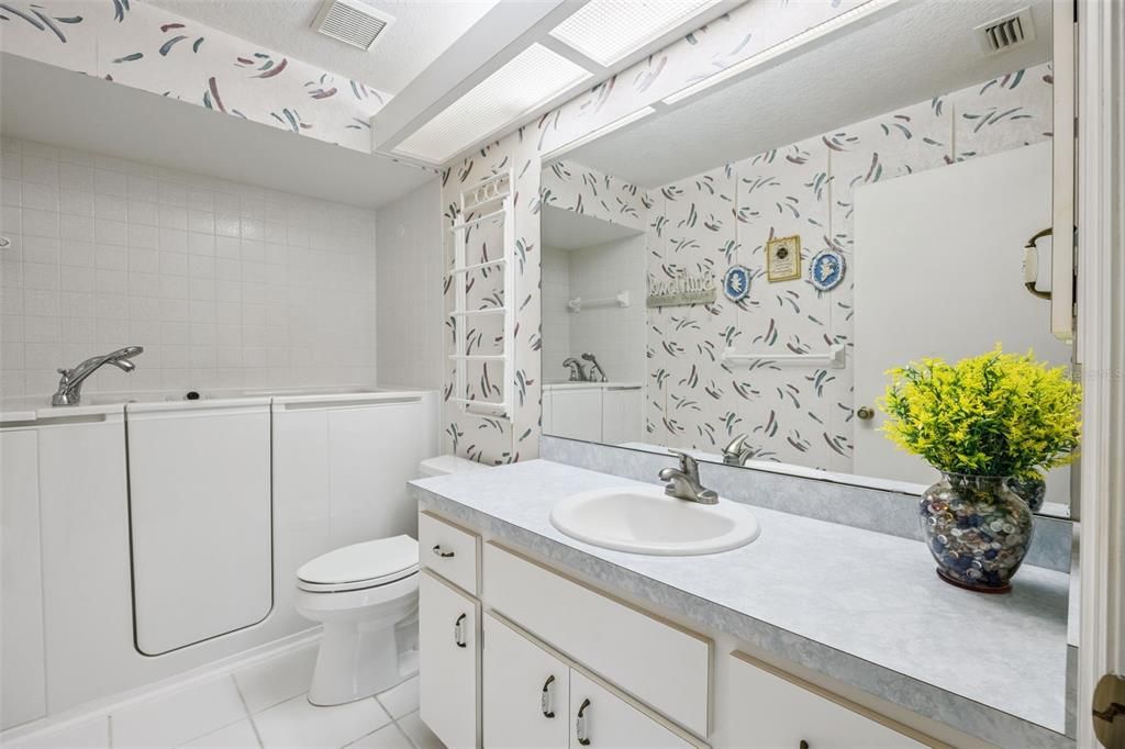 Active With Contract: $280,000 (3 beds, 2 baths, 1396 Square Feet)