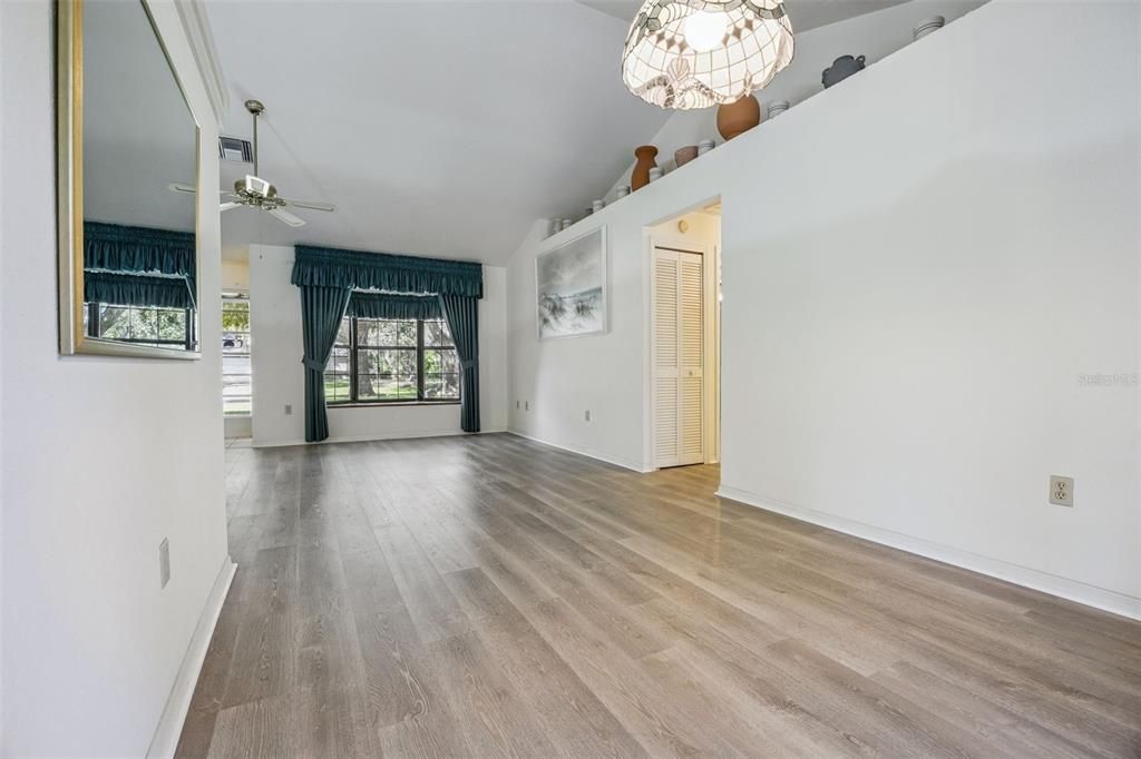 Active With Contract: $280,000 (3 beds, 2 baths, 1396 Square Feet)