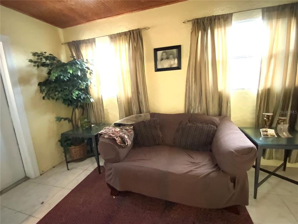 Activo con contrato: $259,900 (3 camas, 2 baños, 1781 Pies cuadrados)