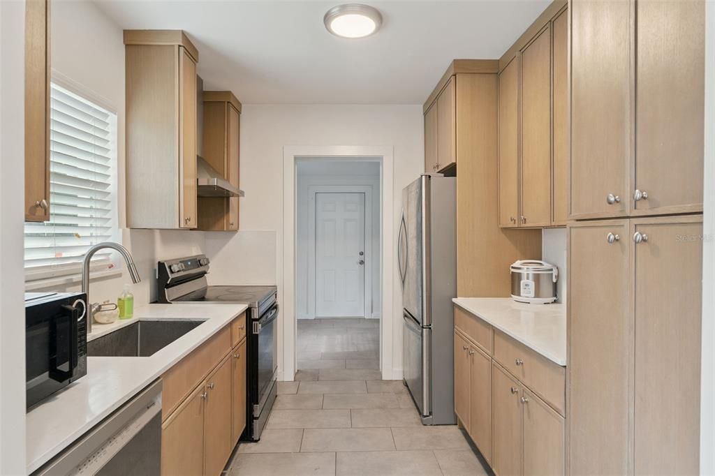 Под контрактом: $2,200 (2 спален, 1 ванн, 1138 Квадратных фут)