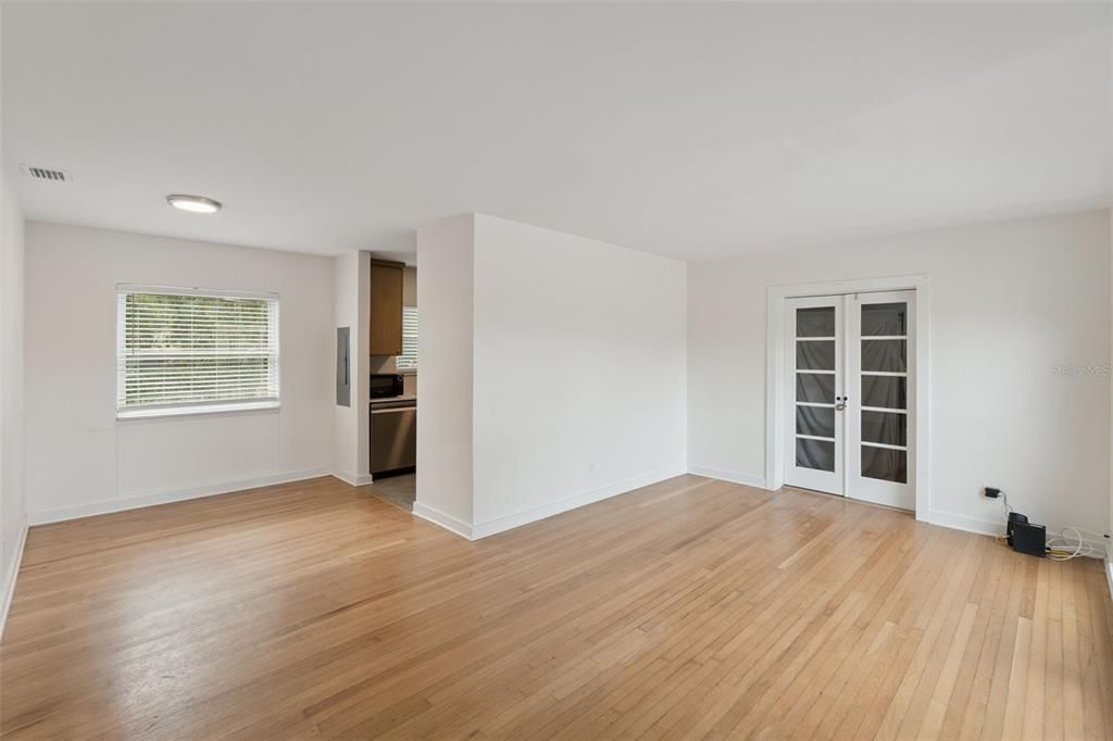 Под контрактом: $2,200 (2 спален, 1 ванн, 1138 Квадратных фут)