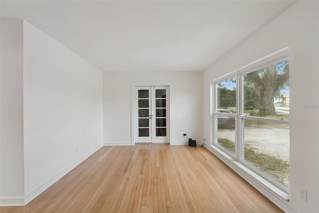 Под контрактом: $2,200 (2 спален, 1 ванн, 1138 Квадратных фут)