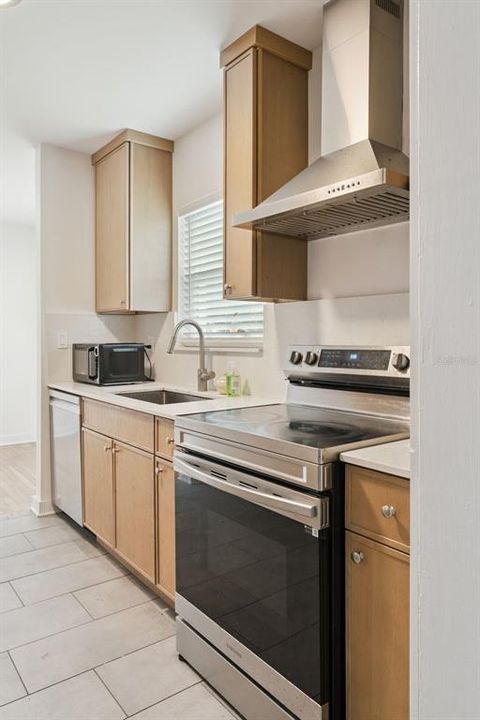 Под контрактом: $2,200 (2 спален, 1 ванн, 1138 Квадратных фут)